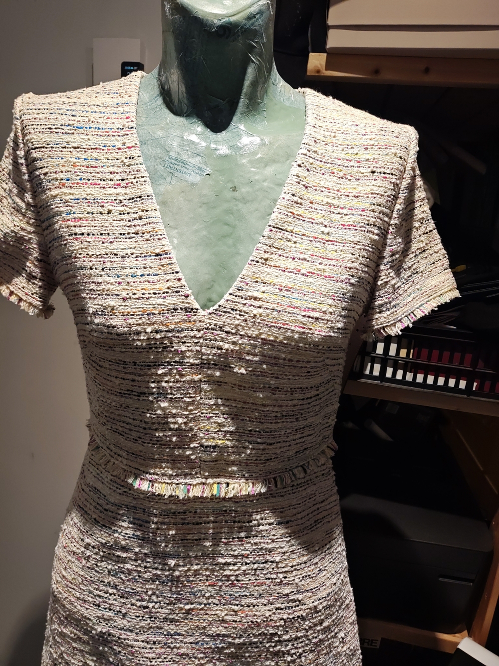 RIANI Ivory Tweed V-Neck Short Sleeve Dress with Multicolor Flecks Size 4